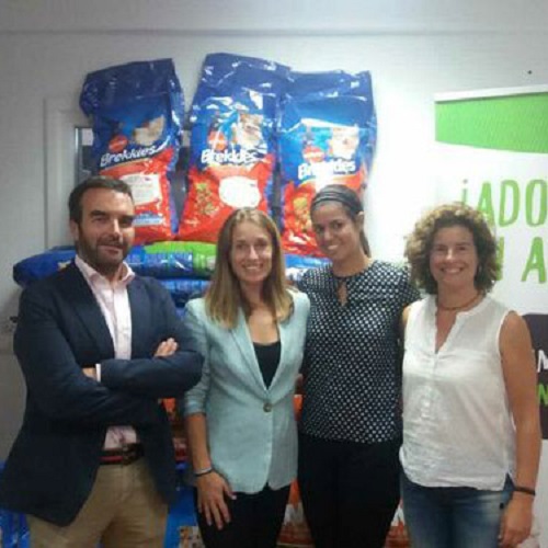 The TECS Academy donates 200 kg. of feed to the Municipal Animal Center